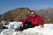 49 Dall'anticima con vista in cima Suchello e Alben, tratti con neve, calzo ramponcini